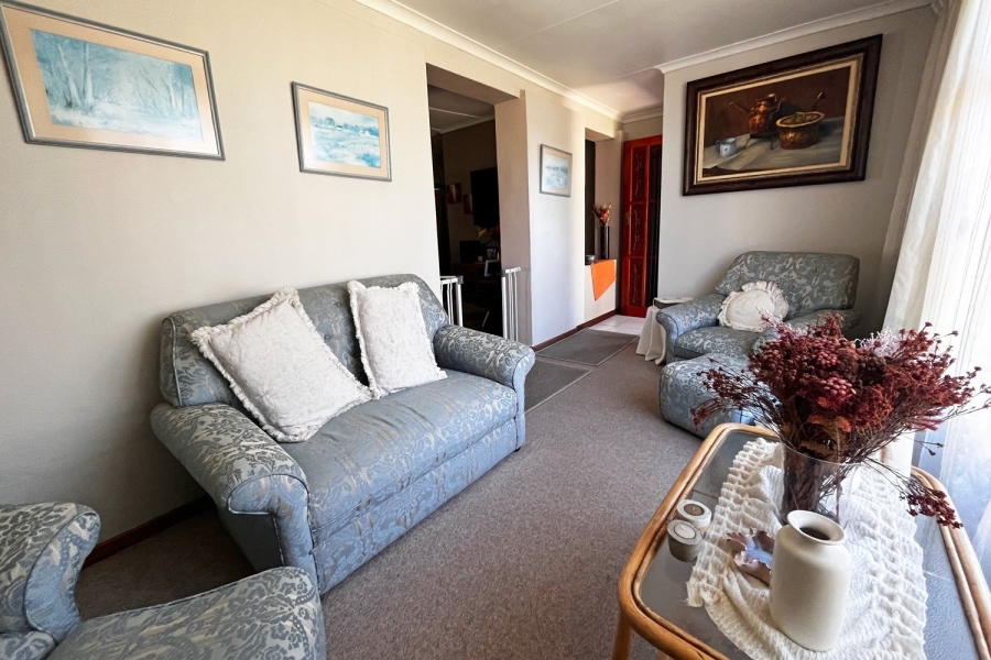 6 Bedroom Property for Sale in Hartenbos Central Western Cape